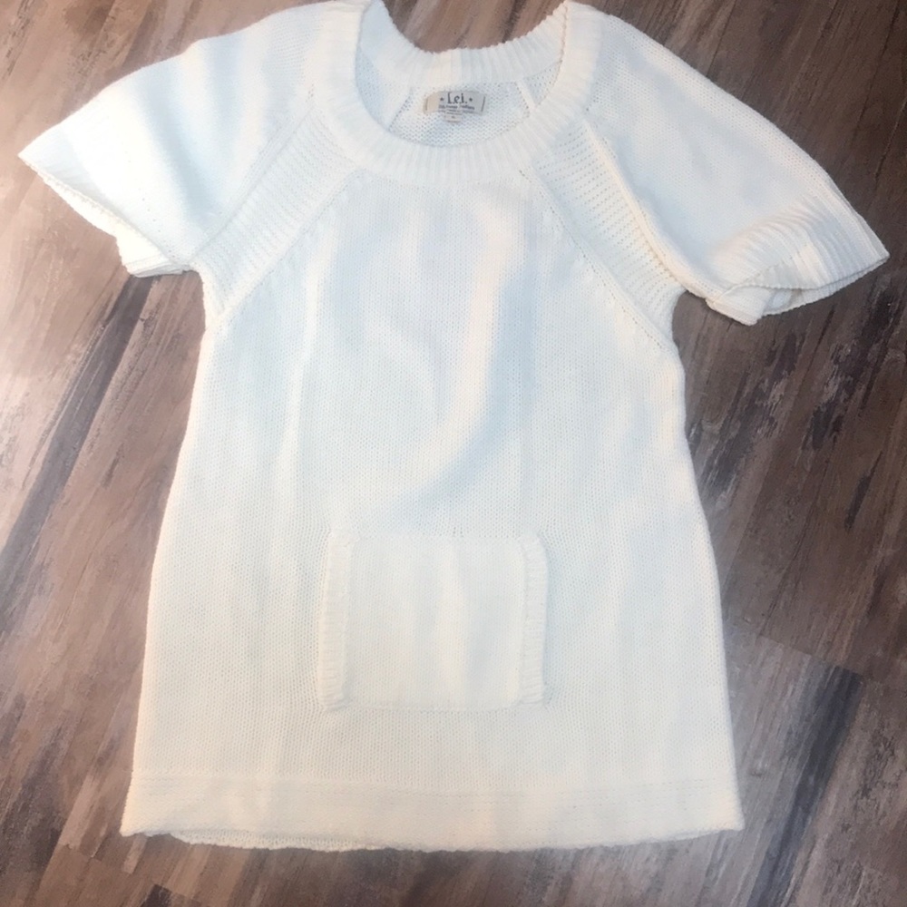 L.e.I XL short sleeved sweater very comfy and cute